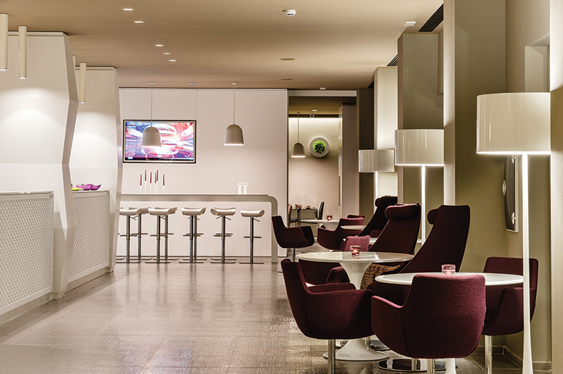 8 piu Hotel Quattro Stelle Lecce • Hall Bar 8 piu Hotel Quattro Stelle Lecce • Hall Bar
